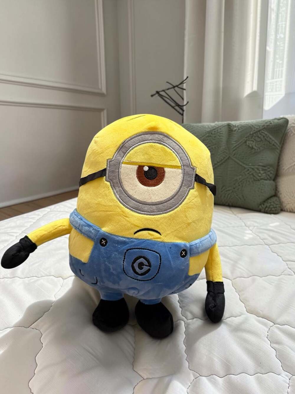 Universal Minions Stuart 10.5" Soft Plush Decorative Pillow